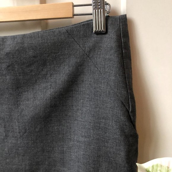 United Colors of Benetton Lightweight Gray Skirt with Minimal Ruffle Detail - Picture 5 of 8